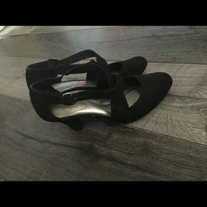 Black heels (NEVER WORN) still in box